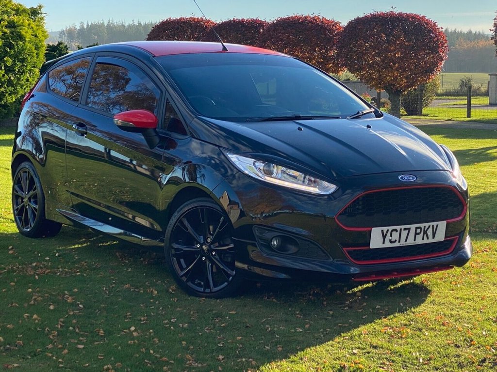17 Ford Fiesta St Line Black Edition 9 990