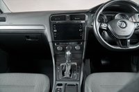 USED 2017 67 VOLKSWAGEN GOLF 1.6 SE NAVIGATION TDI BLUEMOTION TECHNOLOGY DSG 5d 114 BHP 