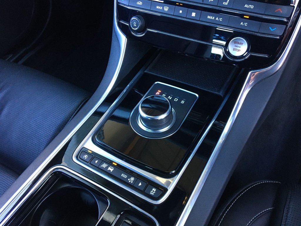 USED 2018 67 JAGUAR XF 2.0 R-SPORT 4d 177 BHP FINANCE AVAILABLE