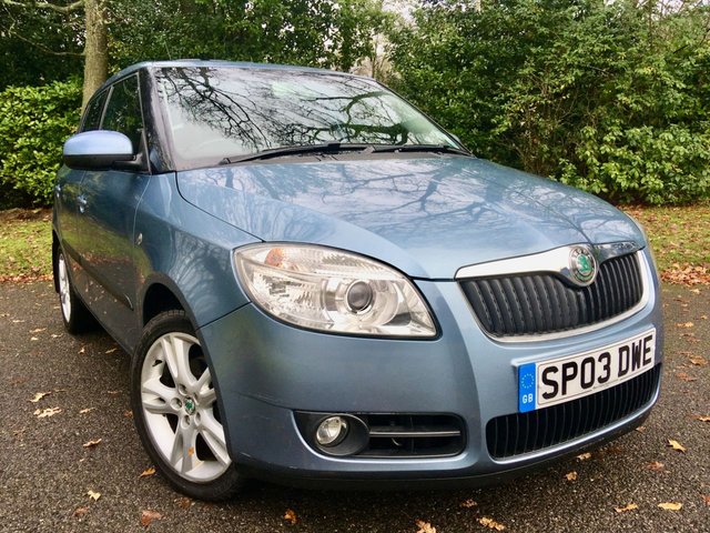 2007 07 Skoda Fabia 1.6 LEVEL 3 16V 5d AUTO 103 BHP 2 OWNER/X10 SKODA DEALER STAMPS/ONLY 52,000 MILES/ ELECTRIC SUNROOF/HEATED FRONT SEATS\\