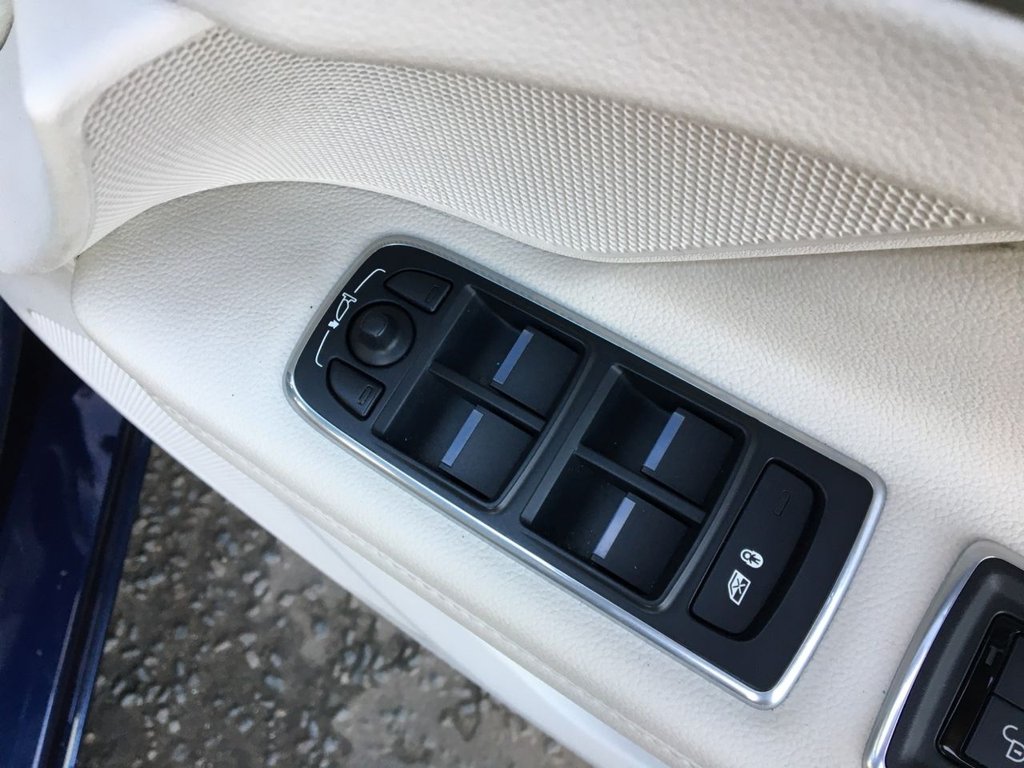 USED 2015 65 JAGUAR XF 2.0 PRESTIGE 4d 161 BHP FINANCE AVAILABLE