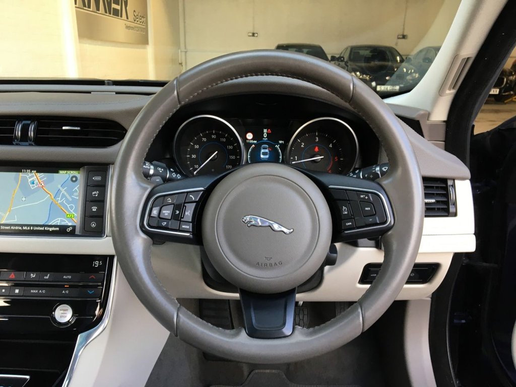 USED 2015 65 JAGUAR XF 2.0 PRESTIGE 4d 161 BHP FINANCE AVAILABLE