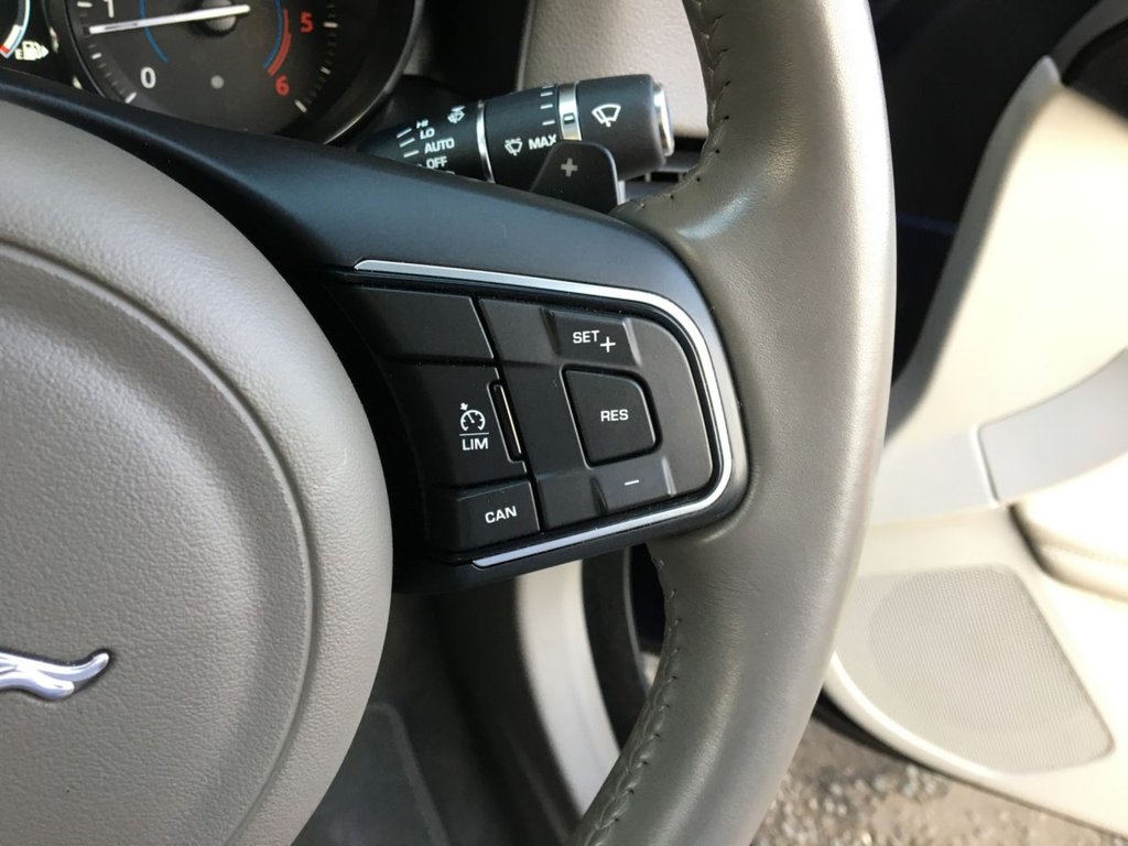 USED 2015 65 JAGUAR XF 2.0 PRESTIGE 4d 161 BHP FINANCE AVAILABLE