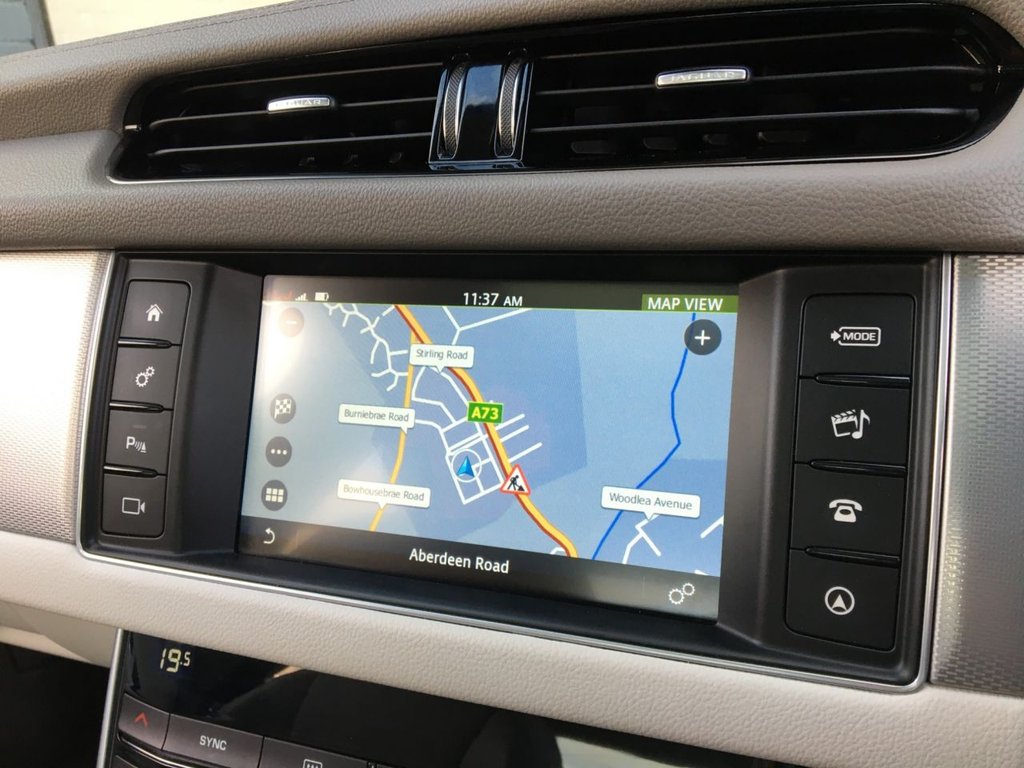 USED 2015 65 JAGUAR XF 2.0 PRESTIGE 4d 161 BHP FINANCE AVAILABLE