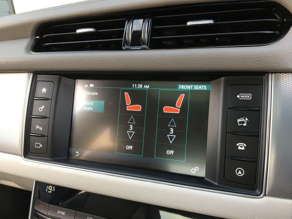 USED 2015 65 JAGUAR XF 2.0 PRESTIGE 4d 161 BHP FINANCE AVAILABLE