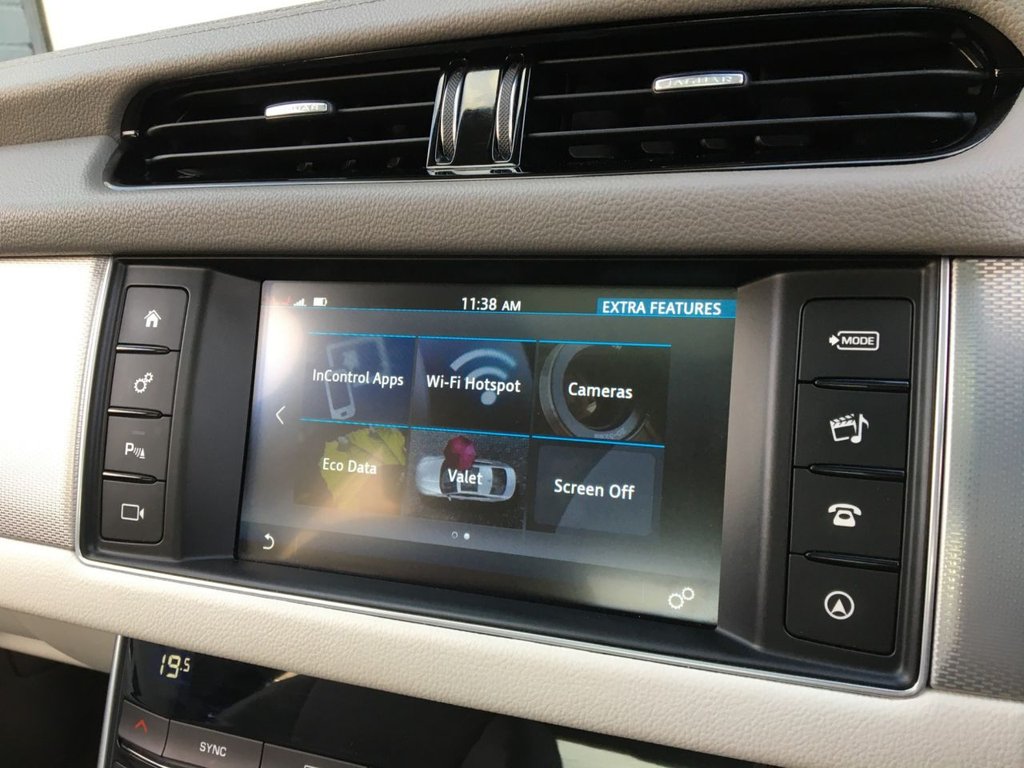 USED 2015 65 JAGUAR XF 2.0 PRESTIGE 4d 161 BHP FINANCE AVAILABLE