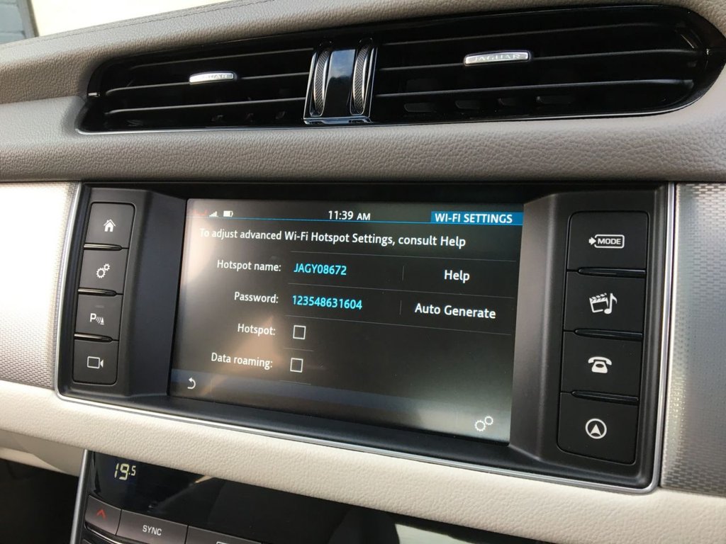 USED 2015 65 JAGUAR XF 2.0 PRESTIGE 4d 161 BHP FINANCE AVAILABLE