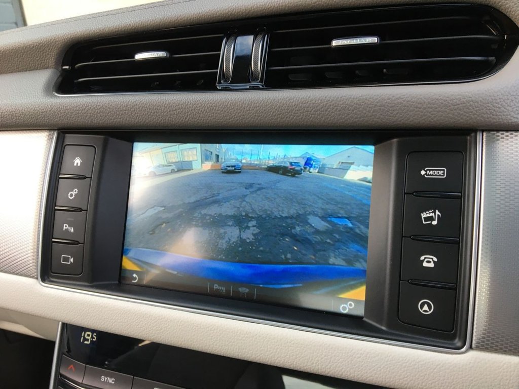 USED 2015 65 JAGUAR XF 2.0 PRESTIGE 4d 161 BHP FINANCE AVAILABLE