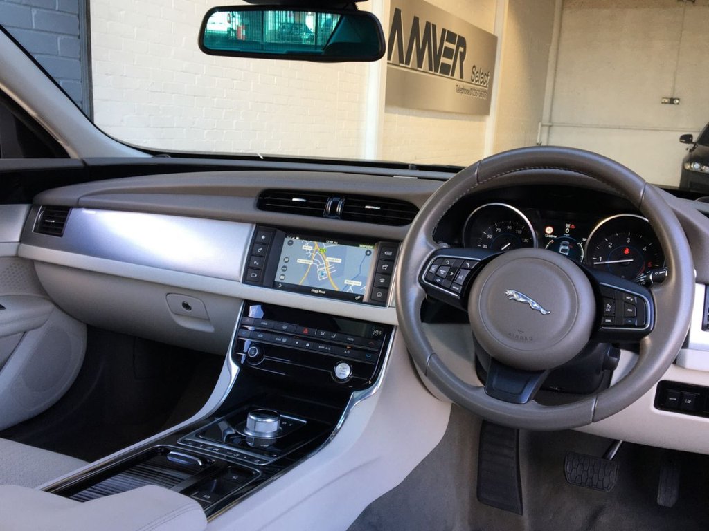 USED 2015 65 JAGUAR XF 2.0 PRESTIGE 4d 161 BHP FINANCE AVAILABLE