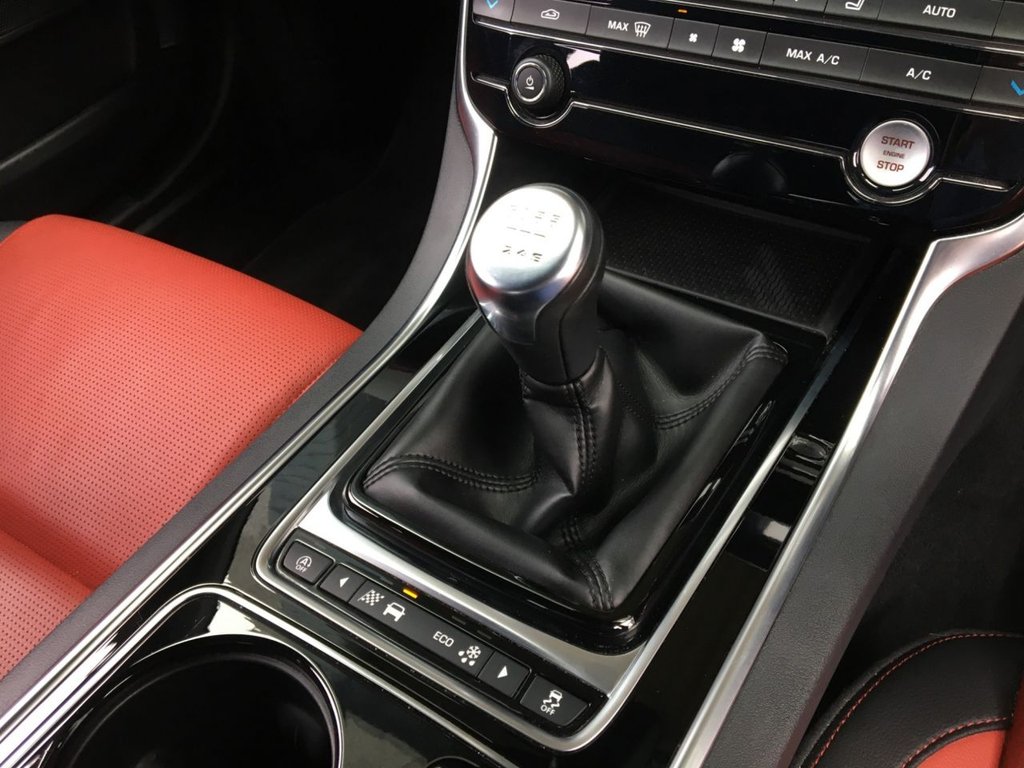 USED 2019 68 JAGUAR XE 2.0 D LANDMARK 4d 177 BHP FINANCE AVAILABLE