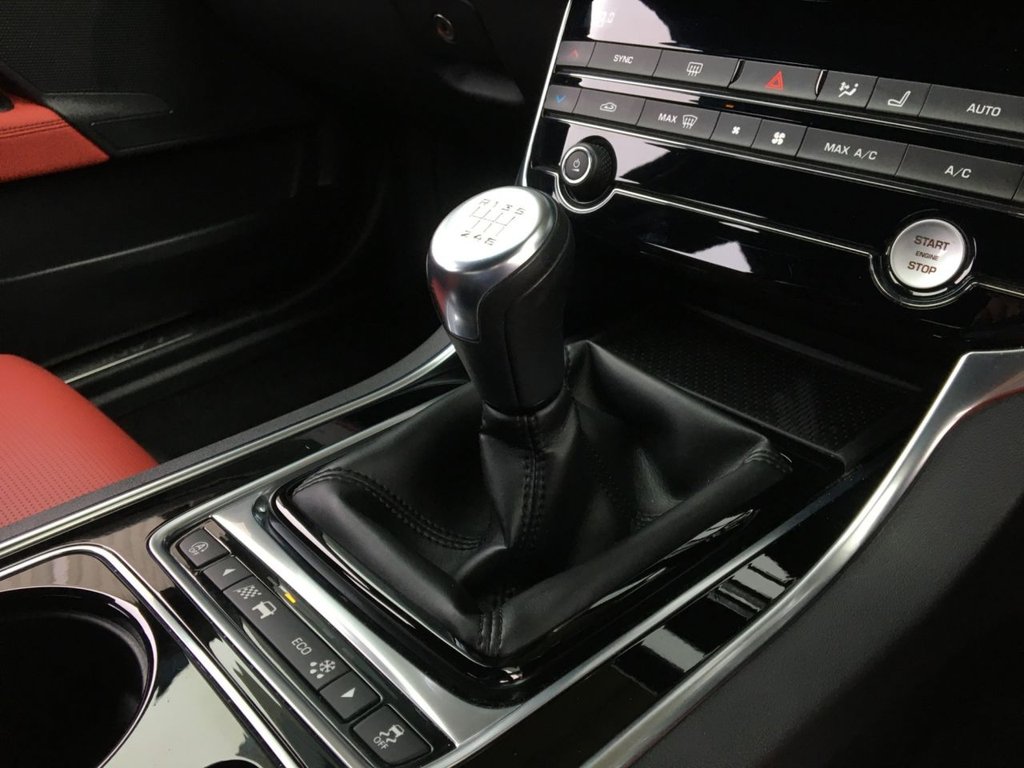 USED 2019 68 JAGUAR XE 2.0 D LANDMARK 4d 177 BHP FINANCE AVAILABLE