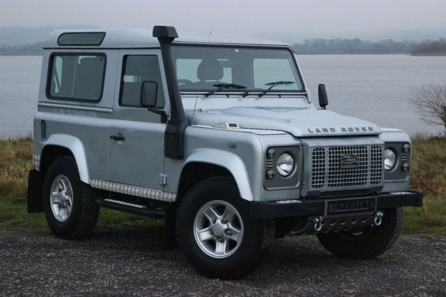2011 11 Land Rover Defender 2.4 90 TD XS STATION WAGON 3d 121 BHP