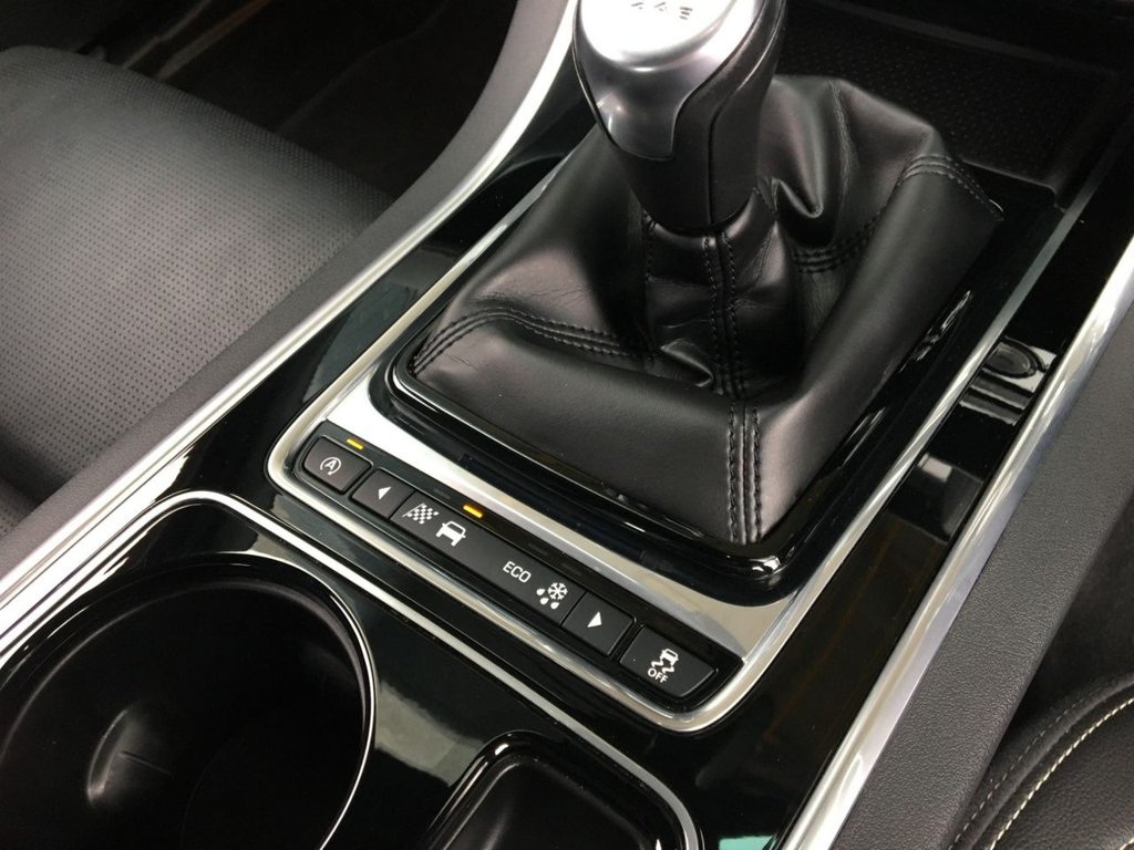USED 2016 66 JAGUAR XE 2.0 R-SPORT 4d 178 BHP FINANCE AVAILABLE