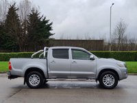 USED 2015 15 TOYOTA HI-LUX 3.0 INVINCIBLE 4X4 D-4D DCB 169 BHP CRUISE CONTROL + BULL BARS + TOWBAR