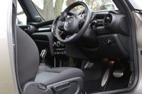 USED 2018 68 MINI HATCH COOPER 2.0 COOPER S 3d 190 BHP Sunroof, JCW CHILI, APPLE Play