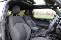 USED 2018 68 MINI HATCH COOPER 2.0 COOPER S 3d 190 BHP Sunroof, JCW CHILI, APPLE Play