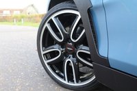 USED 2017 67 MINI CLUBMAN 2.0 COOPER S 5d 189 BHP JCW CHILI+XL MEDIA+LOUNGE LTHR