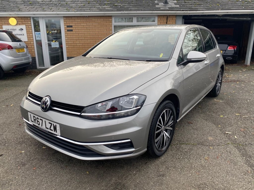 View our VOLKSWAGEN GOLF