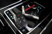 USED 2017 17 JAGUAR XF 2.0 D R-SPORT AWD 4d 177 BHP 