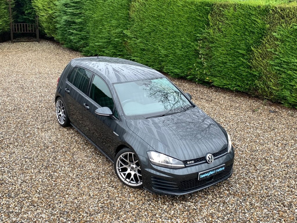 View our VOLKSWAGEN GOLF