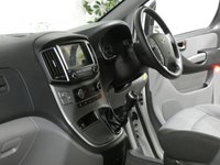 USED 2019 69 HYUNDAI i800 2.5 CRDI SE NAV 5d 134 BHP 8 SEATS SAT NAV 1 OWNER FSH