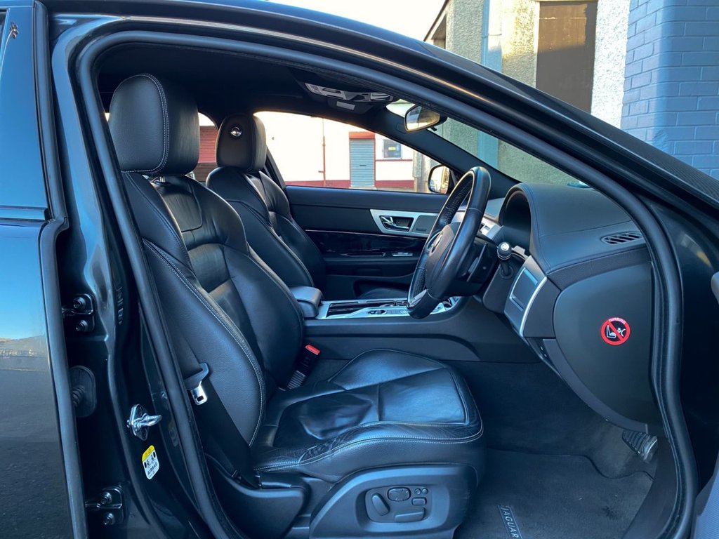 USED 2015 15 JAGUAR XF 2.2 D R-SPORT BLACK SPORTBRAKE 5d 200 BHP FINANCE AVAILABLE