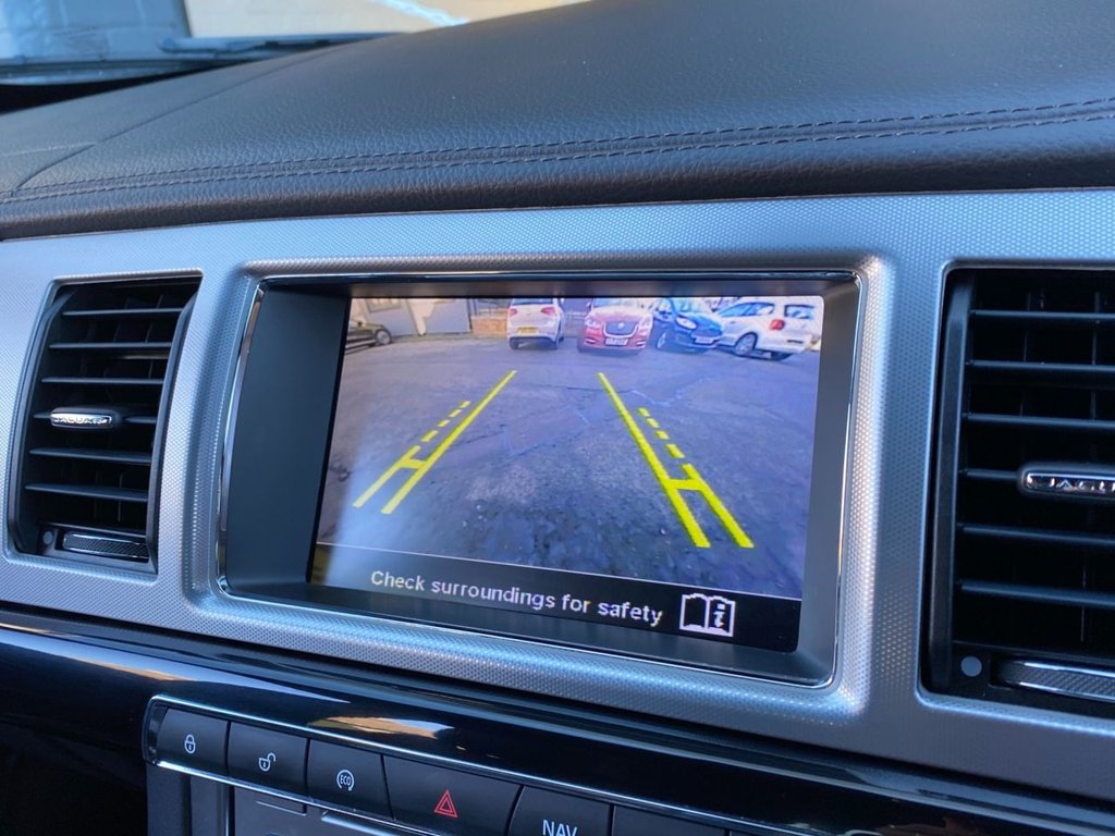 USED 2015 15 JAGUAR XF 2.2 D R-SPORT BLACK SPORTBRAKE 5d 200 BHP FINANCE AVAILABLE