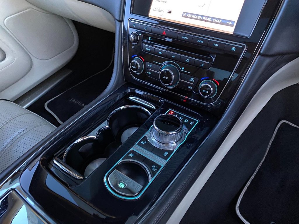 USED 2012 62 JAGUAR XJ 3.0 D V6 PORTFOLIO 4d 275 BHP 