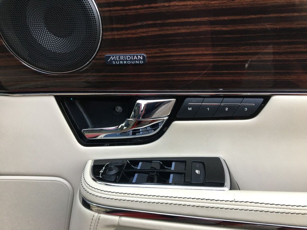 USED 2012 62 JAGUAR XJ 3.0 D V6 PORTFOLIO 4d 275 BHP 