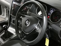 USED 2017 67 VOLKSWAGEN GOLF 1.6 SE NAVIGATION TDI BLUEMOTION TECHNOLOGY 5d 114 BHP SAT NAV 1 OWNER FSH