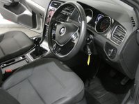 USED 2017 67 VOLKSWAGEN GOLF 1.6 SE NAVIGATION TDI BLUEMOTION TECHNOLOGY 5d 114 BHP SAT NAV 1 OWNER FSH