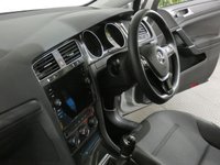 USED 2017 67 VOLKSWAGEN GOLF 1.6 SE NAVIGATION TDI BLUEMOTION TECHNOLOGY 5d 114 BHP SAT NAV 1 OWNER FSH