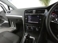 USED 2017 67 VOLKSWAGEN GOLF 1.6 SE NAVIGATION TDI BLUEMOTION TECHNOLOGY 5d 114 BHP SAT NAV 1 OWNER FSH
