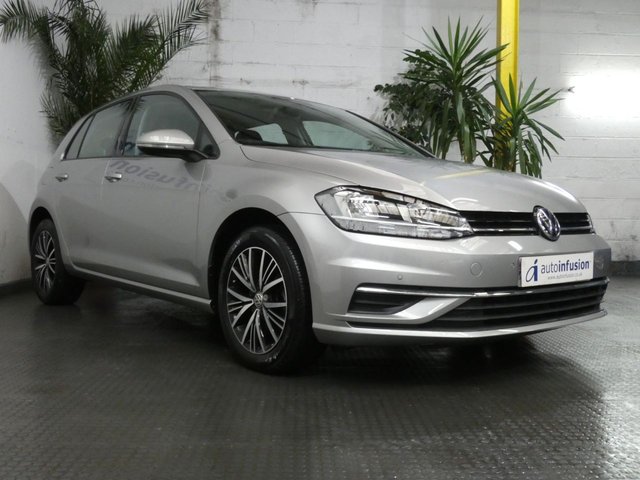 2017 67 Volkswagen Golf 1.6 SE NAVIGATION TDI BLUEMOTION TECHNOLOGY 5d 114 BHP