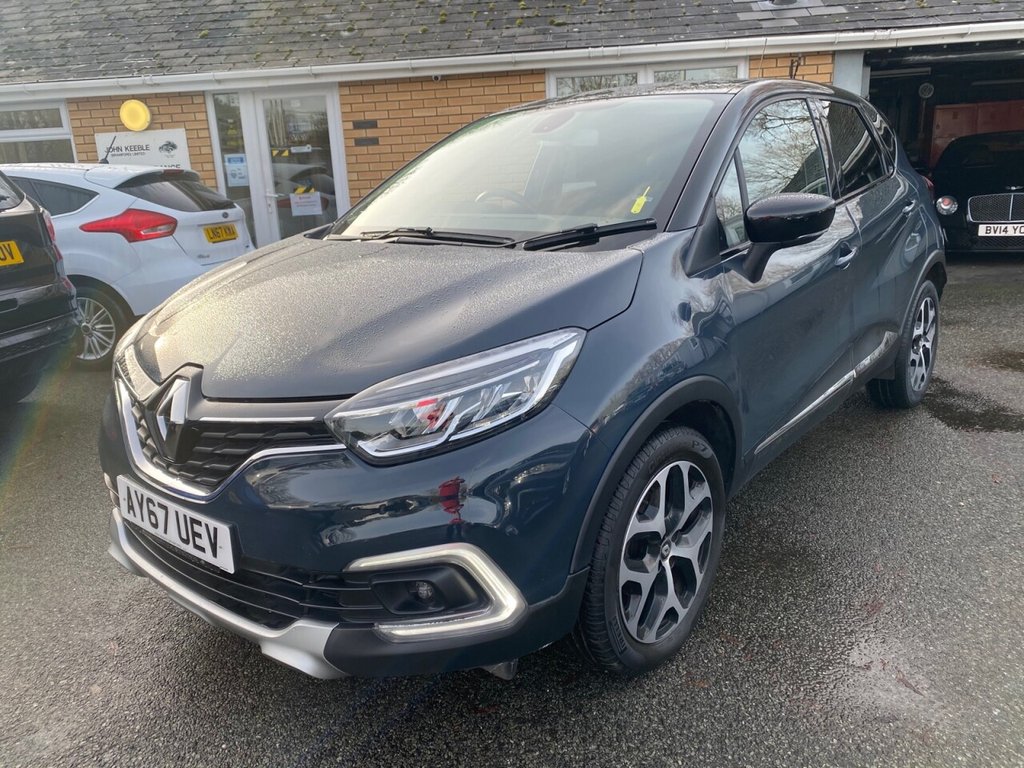 View our RENAULT CAPTUR