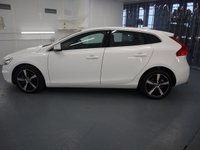 USED 2017 17 VOLVO V40 2.0 T2 R-DESIGN NAV PLUS 5d 120 BHP WITH FACTORY FITTED EXTRA OF FRONT & REAR PARK ASSIST AND THE VOLVO REPUTATION FOR SAFTEY THIS CAR WONT DISAPOINT.