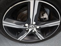 USED 2017 17 VOLVO V40 2.0 T2 R-DESIGN NAV PLUS 5d 120 BHP WITH FACTORY FITTED EXTRA OF FRONT & REAR PARK ASSIST AND THE VOLVO REPUTATION FOR SAFTEY THIS CAR WONT DISAPOINT.