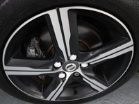 USED 2017 17 VOLVO V40 2.0 T2 R-DESIGN NAV PLUS 5d 120 BHP WITH FACTORY FITTED EXTRA OF FRONT & REAR PARK ASSIST AND THE VOLVO REPUTATION FOR SAFTEY THIS CAR WONT DISAPOINT.
