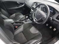 USED 2017 17 VOLVO V40 2.0 T2 R-DESIGN NAV PLUS 5d 120 BHP WITH FACTORY FITTED EXTRA OF FRONT & REAR PARK ASSIST AND THE VOLVO REPUTATION FOR SAFTEY THIS CAR WONT DISAPOINT.