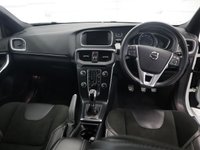 USED 2017 17 VOLVO V40 2.0 T2 R-DESIGN NAV PLUS 5d 120 BHP WITH FACTORY FITTED EXTRA OF FRONT & REAR PARK ASSIST AND THE VOLVO REPUTATION FOR SAFTEY THIS CAR WONT DISAPOINT.