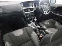 USED 2017 17 VOLVO V40 2.0 T2 R-DESIGN NAV PLUS 5d 120 BHP WITH FACTORY FITTED EXTRA OF FRONT & REAR PARK ASSIST AND THE VOLVO REPUTATION FOR SAFTEY THIS CAR WONT DISAPOINT.