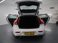 USED 2017 17 VOLVO V40 2.0 T2 R-DESIGN NAV PLUS 5d 120 BHP WITH FACTORY FITTED EXTRA OF FRONT & REAR PARK ASSIST AND THE VOLVO REPUTATION FOR SAFTEY THIS CAR WONT DISAPOINT.