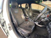 USED 2013 63 VOLVO V40 1.6 D2 R-DESIGN 5d 113 BHP FULL SERVICE HISTORY ++