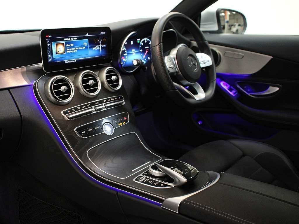 18 Mercedes Benz C Class C 300 Amg Line Premium