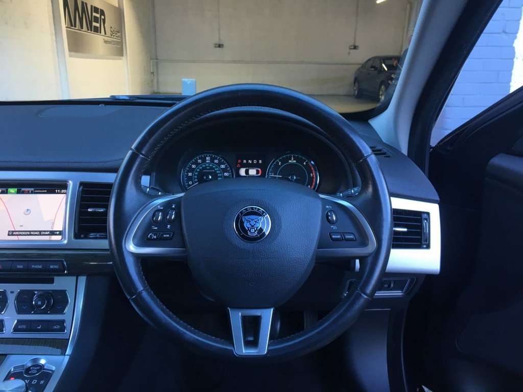 USED 2015 64 JAGUAR XF 3.0 D V6 PREMIUM LUXURY 4d 240 BHP 