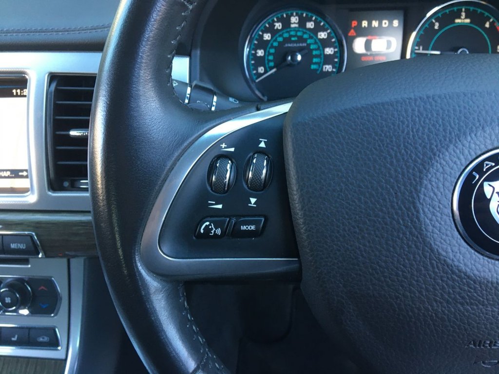 USED 2015 64 JAGUAR XF 3.0 D V6 PREMIUM LUXURY 4d 240 BHP 