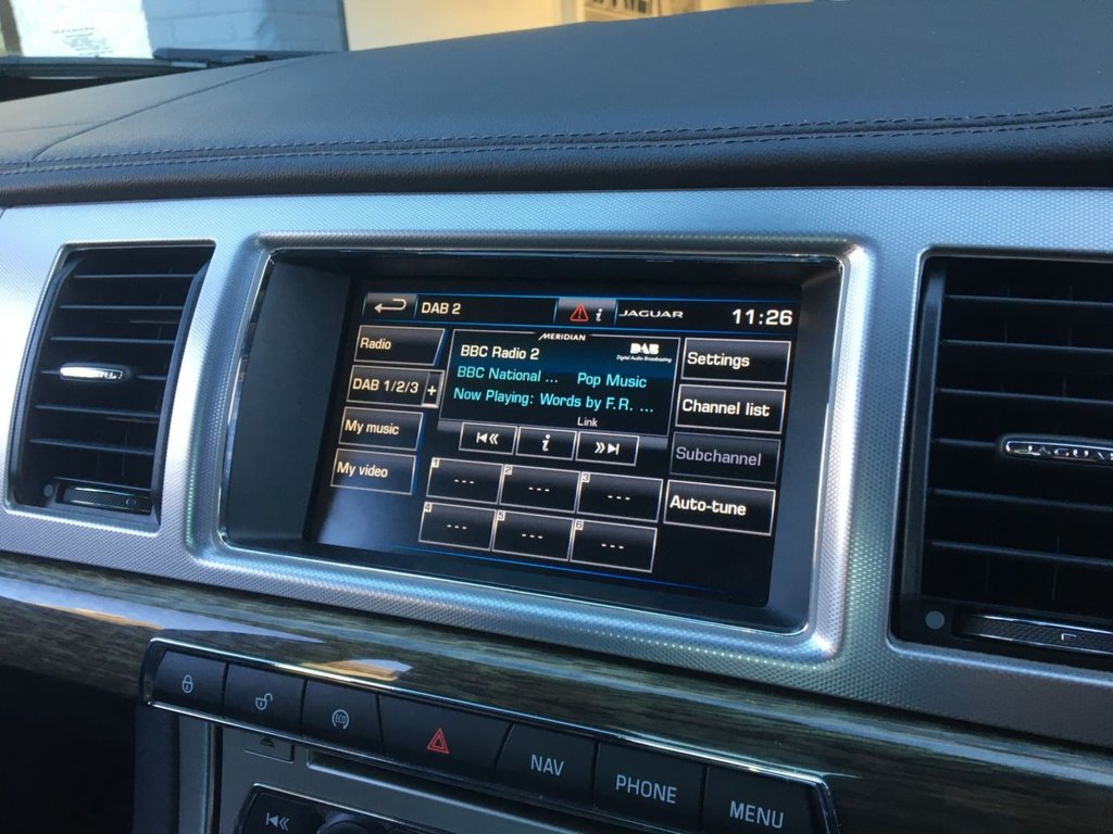 USED 2015 64 JAGUAR XF 3.0 D V6 PREMIUM LUXURY 4d 240 BHP 