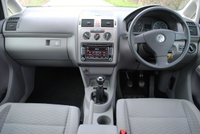 USED 2009 09 VOLKSWAGEN TOURAN 1.9 SE TDI 5d 103 BHP www.suffolkcarcentre.co.uk - Located at Ilketshall