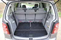 USED 2009 09 VOLKSWAGEN TOURAN 1.9 SE TDI 5d 103 BHP www.suffolkcarcentre.co.uk - Located at Ilketshall