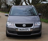 USED 2009 09 VOLKSWAGEN TOURAN 1.9 SE TDI 5d 103 BHP www.suffolkcarcentre.co.uk - Located at Ilketshall